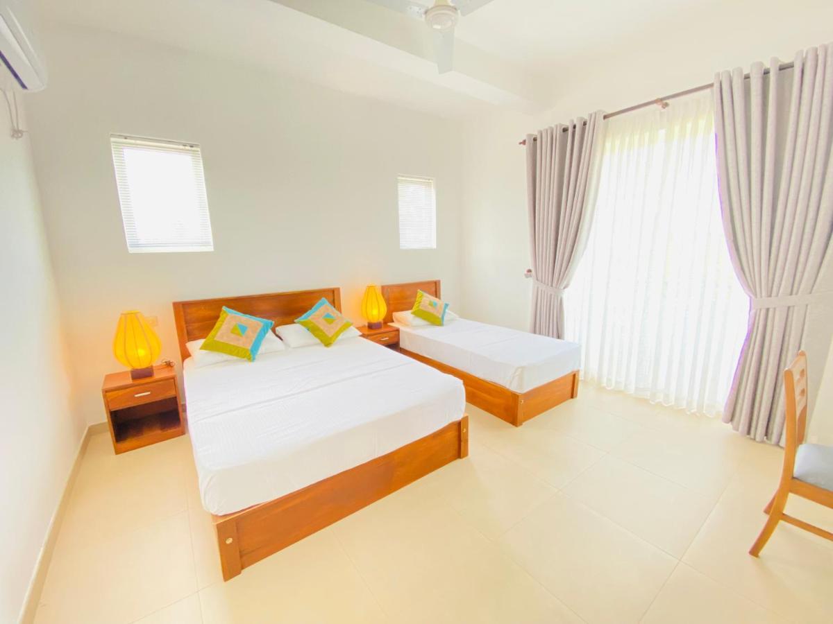 Srimadis Villa Near Airport - Negombo Exterior photo