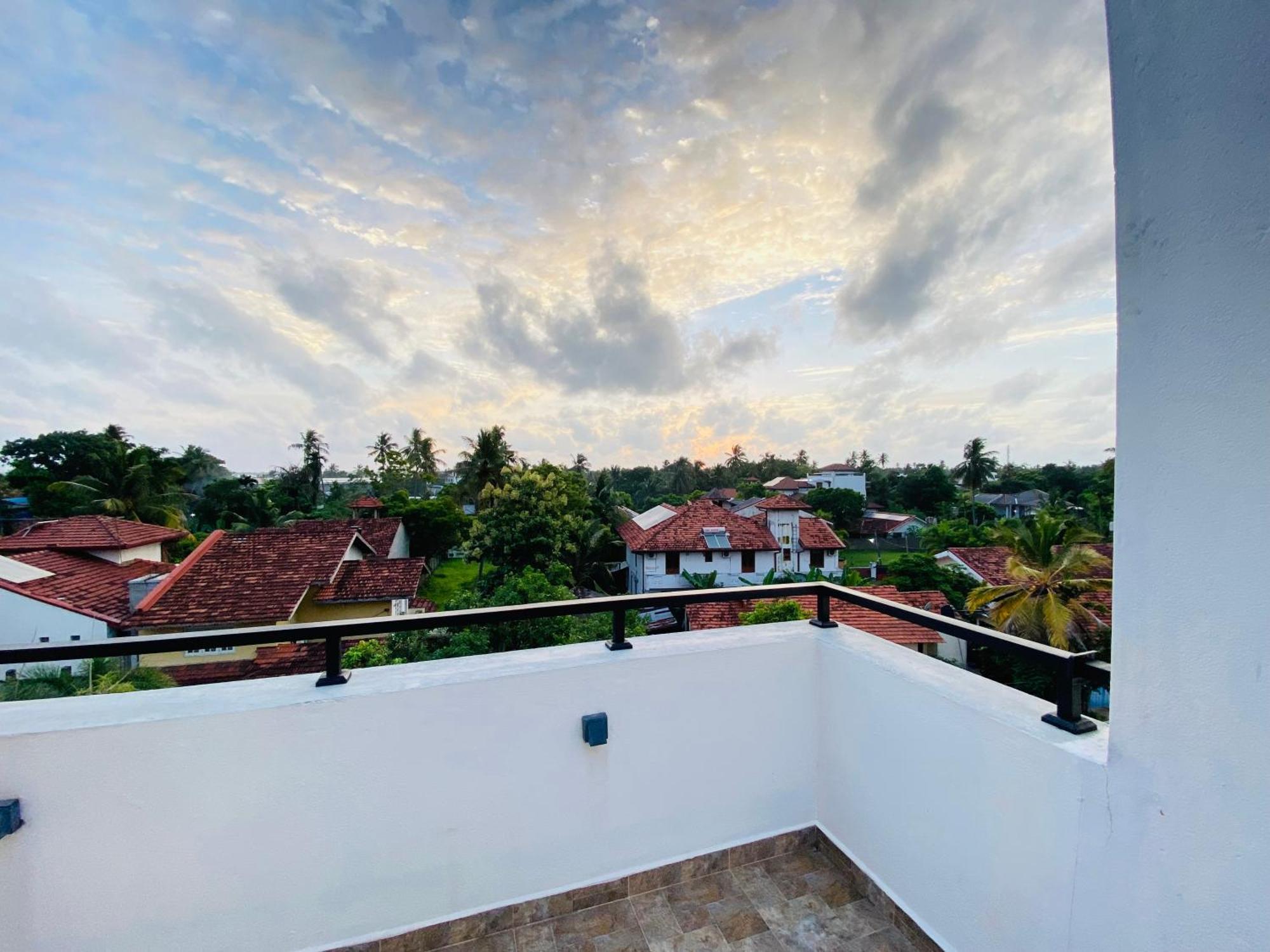 Srimadis Villa Near Airport - Negombo Exterior photo